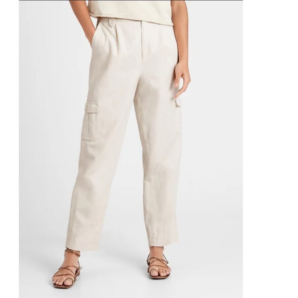 Banana Republic Women's Cream Heritage Pleated Utility Cargo Pants Size 2